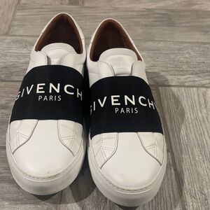 Givenchy Men's White and Black Logo Sneakers
